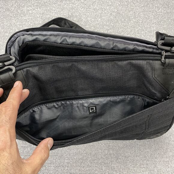 Ogio Newt 13" Slim Sleeve Messenger Bag - Static - Kindle Tablet iPAd - Picture 16 of 16